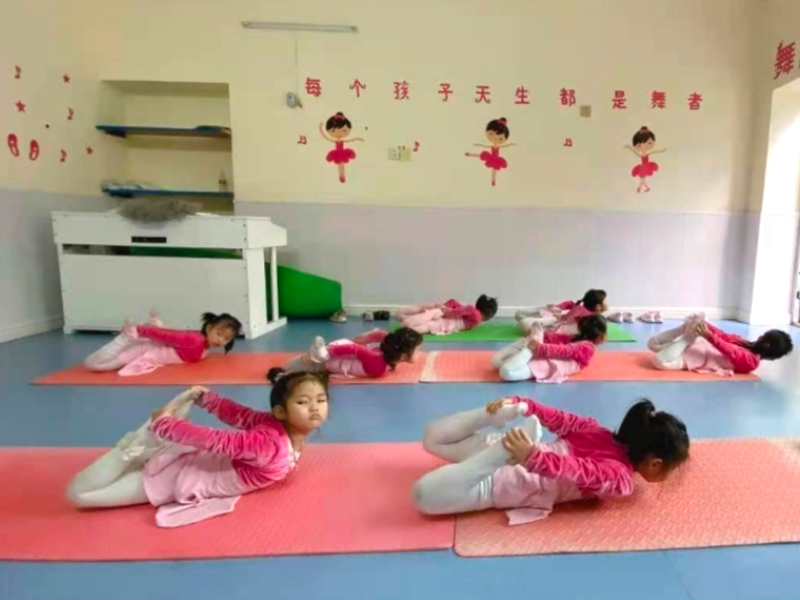 郴州市北湖區(qū)金橋幼兒園師生風采